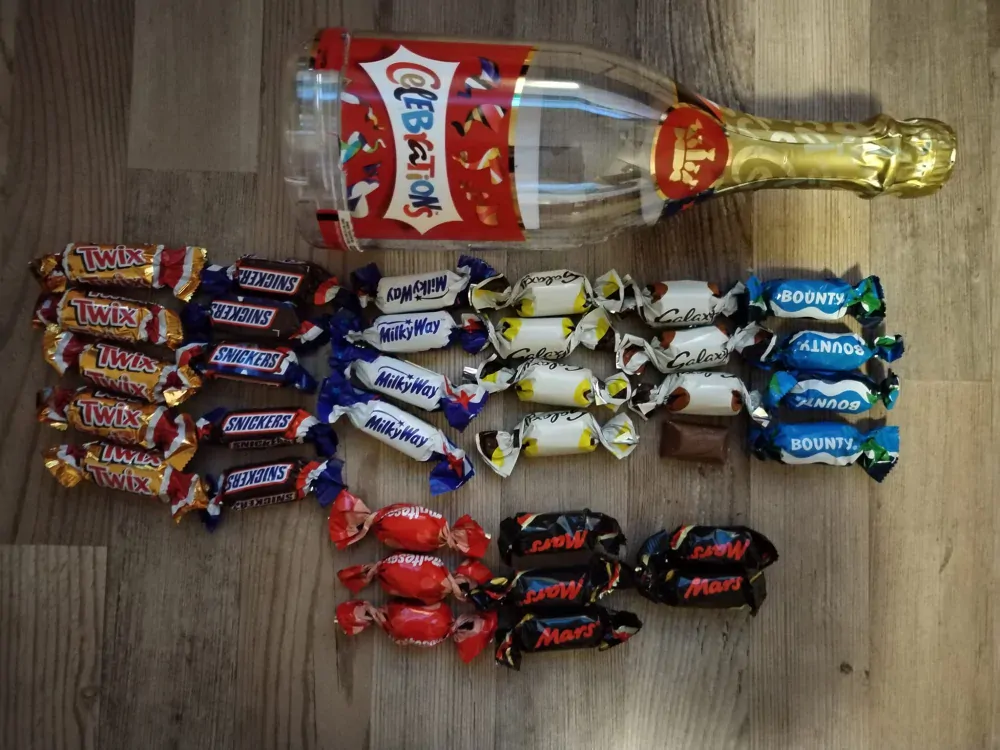 Dárková láhev MINIS – Snickers, Mars, Twix, Bounty, Milky Way 296 g