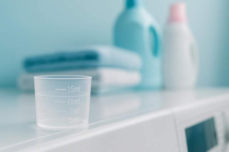 Levně Odměrka na prací gel a aviváž 0–15 ml (jemné dávkování) (Malá odměrka s horní ryskou 15 ml pro přesné dávkování pracího gelu, aviváže i parfémů na praní.)