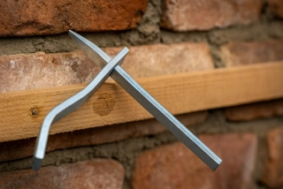 TOPTRADE zednická skoba hranatá 140 mm, pozink